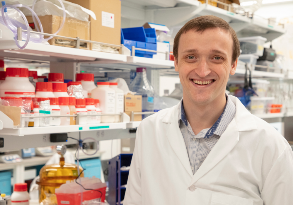 Dr Mark Skylar-Scott in research lab.